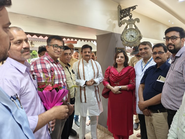 322 करोड़ की खुशी एसजीएमएच के डाक्टरों को रोक नहीं पाई और पहुंच गये डिप्टी सीएम के पास