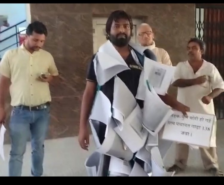 2.51की सड़क और पुल गायब: गांव वाले शिकायत कर हारे, कुछ नहीं हुआ तो शिकायतों की माला पहनकर पहुंचे कलेक्ट्रेट