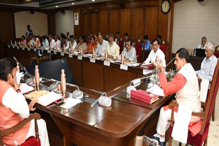मंत्रि परिषद की बैठक में बड़ा फैसला: राज्य कर्मियों की पदोन्नति को मिली मंजूरी, 2 लाख नए शासकीय पदों पर होगी नियुक्तियां