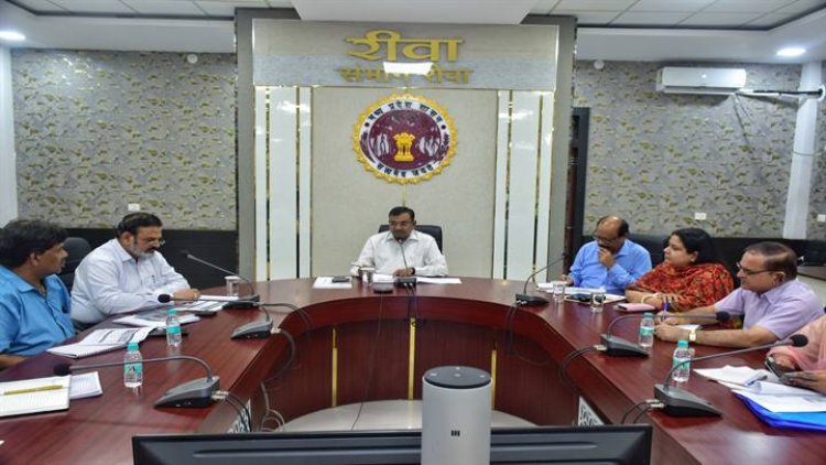 कमिश्नर के दरबार में नहीं हाजिर हुए सीएमएचओ, डीएचओ और कई अधिकारी, सब पर गिरी गाज, जानिए कौन कौन नप गया