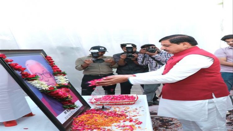 विदेश से लौटते ही सीएम ने सबसे पहले किया यह काम, दिल्ली से फ्लाइट पकड़ी और सीधे पहुंचे रीवा