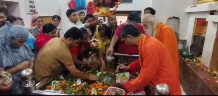 आज सावन का दूसरा सोमवार: मंदिरों में भक्तों की भीड़ नहीं हुई कम, भंडारा का आयोजन किया गया