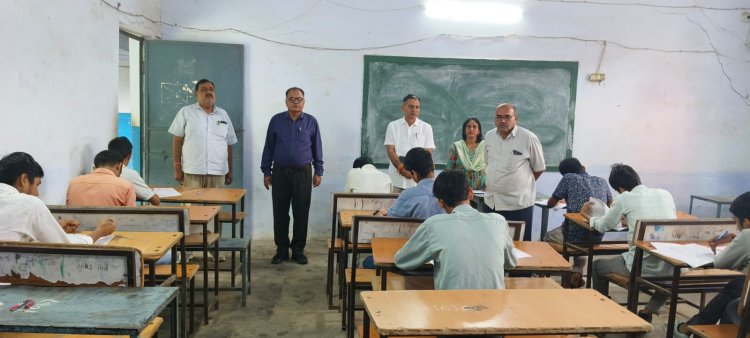 सुपर 100: दो पालियों में हुई प्रवेश परीक्षा पास हुए तो जेईई, नीट की कोचिंग मिलेगी फ्री