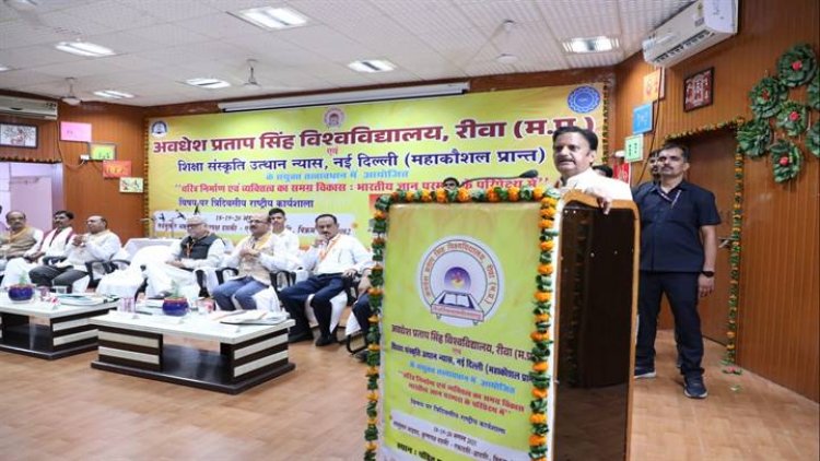 अवधेश प्रताप ङ्क्षसह विश्वविद्यालय में डिप्टी सीएम ने कहा संस्कारित शिक्षा परोपकार का मार्ग प्रशस्ति करती है