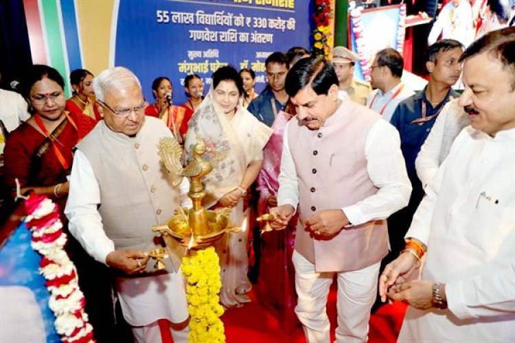 शिक्षक दिवस पर सीएम का बड़ा ऐलान: 1.50 लाख शिक्षकों को मिलेगा चतुर्थ वेतनमान का लाभ और 55 लाख छात्रों को नि:शुल्क गणवेश